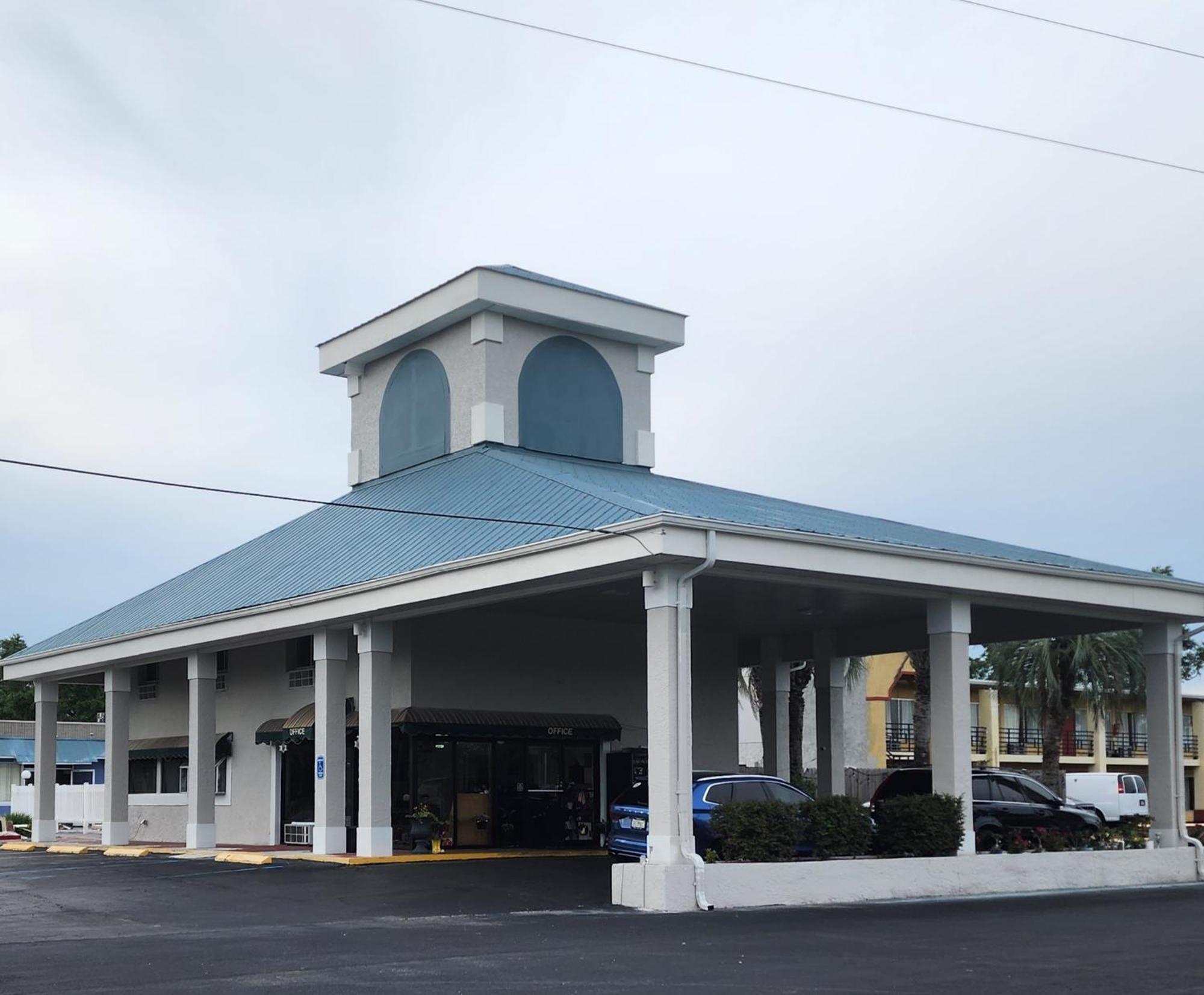 伊克诺拉奇酒店 佩里 外观 照片